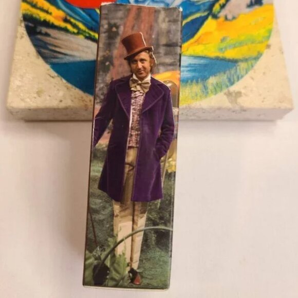 Willy Wonka x REVOLUTION "Wonka Lipstick" - creamy brown - Picture 6 of 12